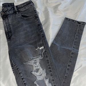 Distressed skinny jeans